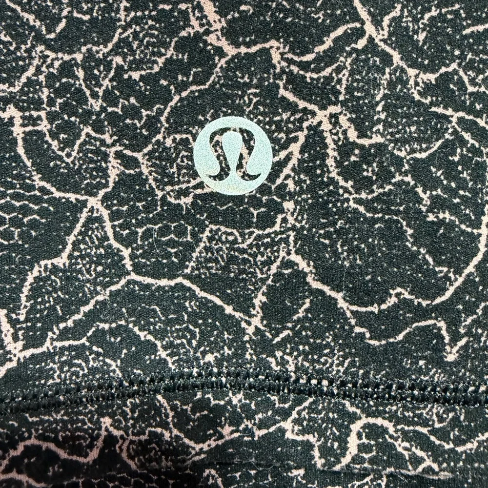 Lululemon Hooded Define Nulu pink/black Jacket - Picture 7 of 8